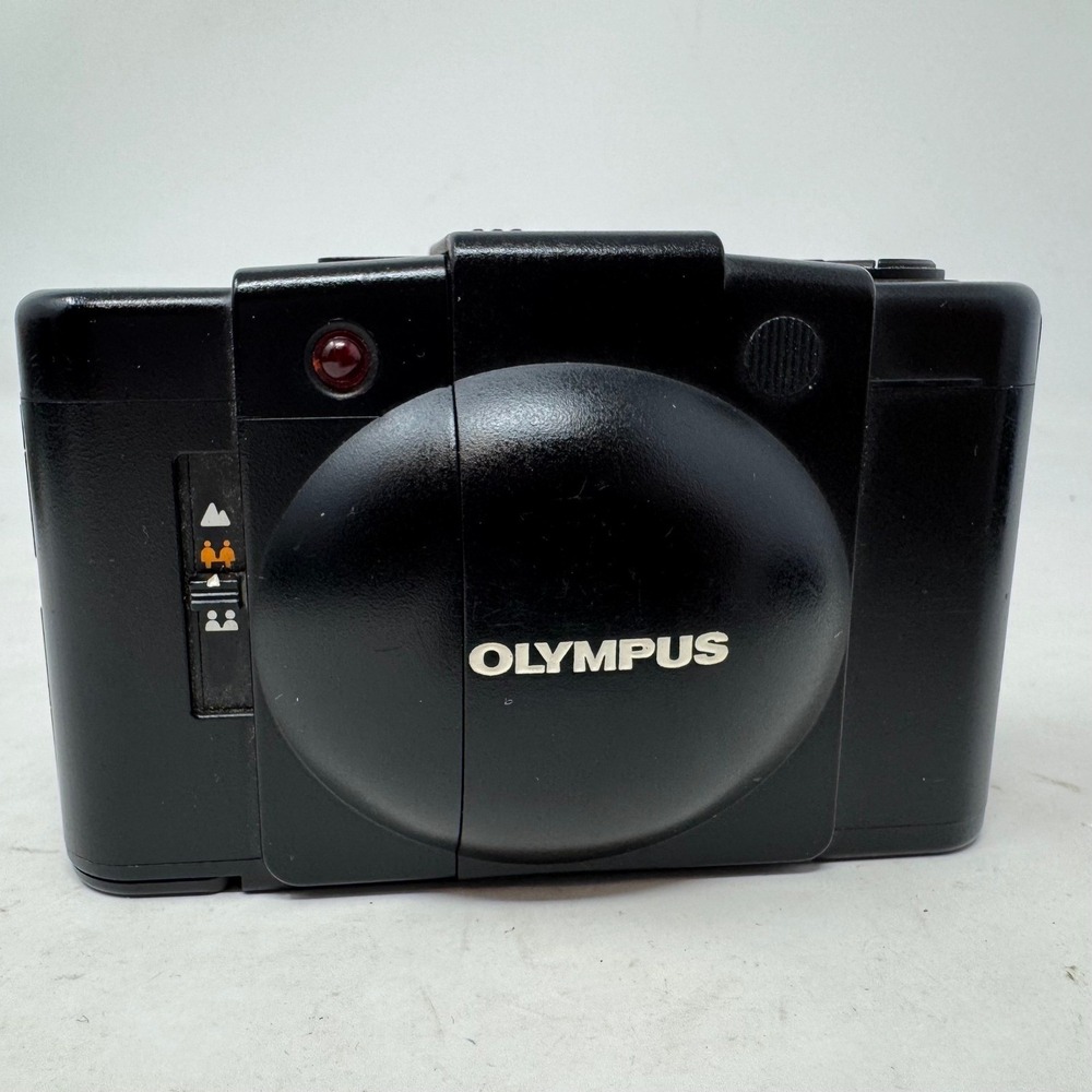 Olympus XA2 35mm Film Camera D.Zuiko 35mm f3.5 Lens Compact Point & Shoot Black